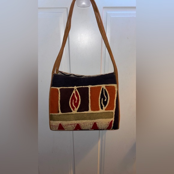 Elephant Motif Tan and Black Shoulder Bag - Picture 5 of 7